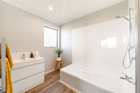 Photo of property in 7a Eastview Grove, Normandale, Lower Hutt, 5010