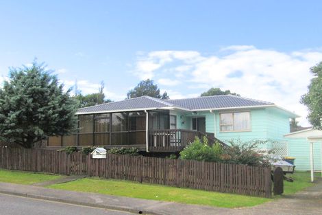 Photo of property in 32 Rehia Road, Massey, Auckland, 0614