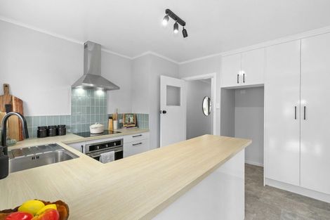 Photo of property in 2 Bella Grove, Naenae, Lower Hutt, 5011