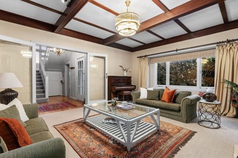 Photo of property in 247 Devonport Road, Tauranga, 3110