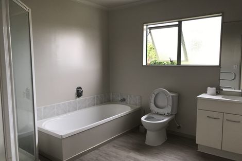Photo of property in 13 Camelot Place, Glenfield, Auckland, 0629