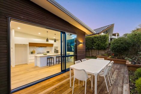 Photo of property in 16 Te Oneroa Way, Long Bay, Auckland, 0630