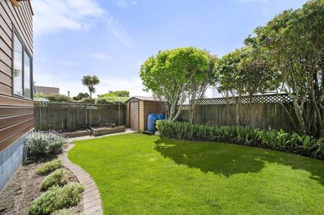 Photo of property in 1/56 Aberdeen Road, Campbells Bay, Auckland, 0620