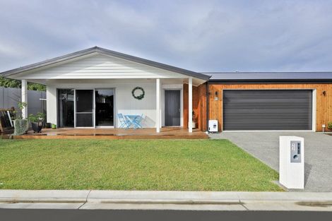 Photo of property in 22 Cassin Place, Taradale, 4112