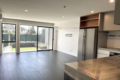 Photo of property in 642a Massey Road, Mangere, Auckland, 2022