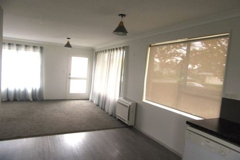 Photo of property in 21 Salford Avenue, Redwood, Christchurch, 8051