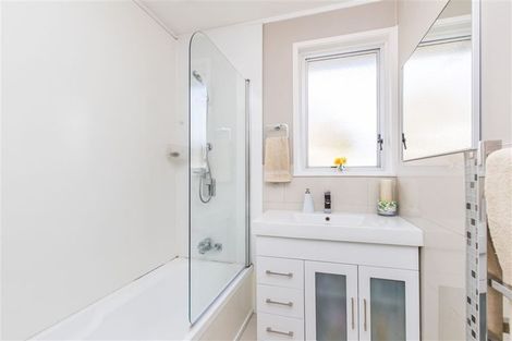 Photo of property in 17 Fairdale Place, Birkdale, Auckland, 0626