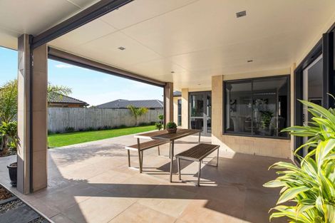 Photo of property in 32 Ripple Grove, Waiuku, 2123