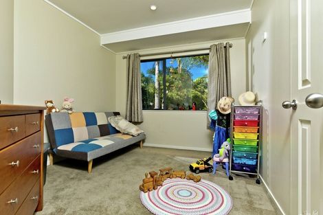 Photo of property in 8 Almond Grove, Greenhithe, Auckland, 0632