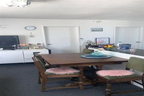 Photo of property in 1/11 Mannering Place, Hillcrest, Auckland, 0627