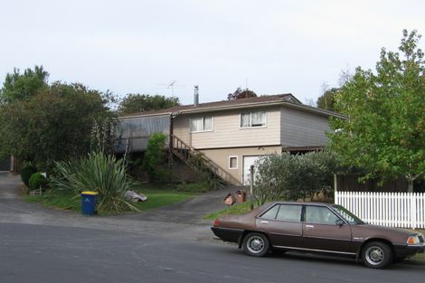 Photo of property in 11 Trengove Place, West Harbour, Auckland, 0618