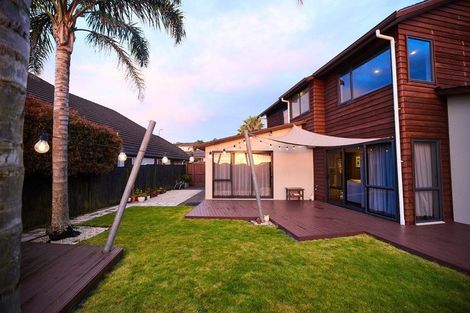 Photo of property in 17 Fernloche Place, Flat Bush, Auckland, 2016