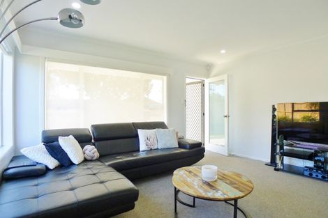 Photo of property in 1/29 Nikau Street, New Lynn, Auckland, 0600