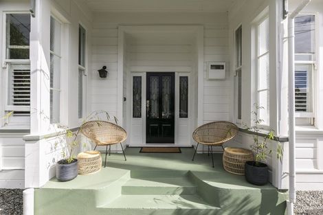 Photo of property in 240 Sutherland Road, Lyall Bay, Wellington, 6022