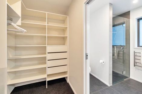 Photo of property in 23 Quinns Road, Waiatarua, Auckland, 0612