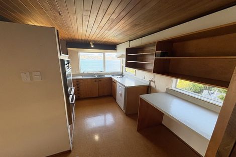 Photo of property in 28 Napier Street, Karaka Bays, Wellington, 6022