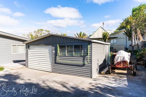 Photo of property in 1 Rigby Street, Whakapirau, 0583