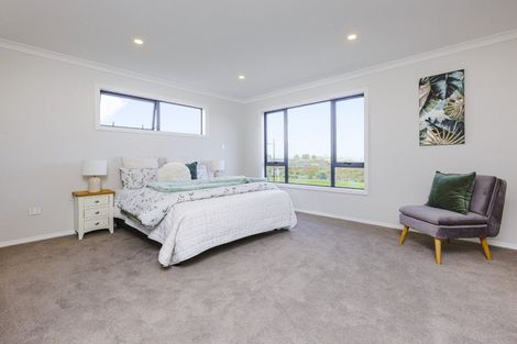 Photo of property in 2 Seagreen Avenue, Rosehill, 2113