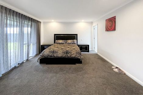 Photo of property in 104 Johnstone Drive, Fitzherbert, Palmerston North, 4410