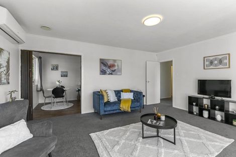 Photo of property in 3 Lomond Street, Newlands, Wellington, 6037