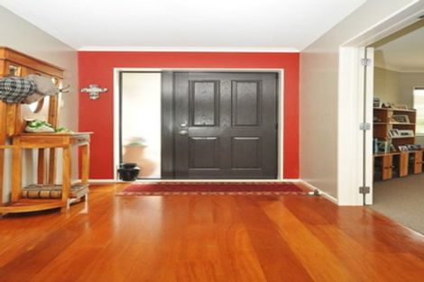 Photo of property in 6 O'sullivan Place, Waiuku, 2123