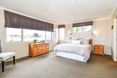 Photo of property in 53 Keywella Drive, Conifer Grove, Takanini, 2112