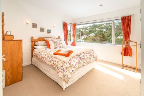 Photo of property in 37 Tiketike Way, Brooklyn, Wellington, 6021