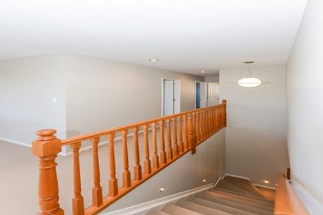 Photo of property in 76 Medallion Drive, Oteha, Auckland, 0632