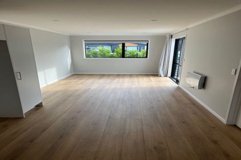 Photo of property in 8 Kumerahou Street, Kumeu, 0810