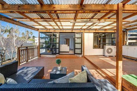 Photo of property in 29 Tenbless Court, Unsworth Heights, Auckland, 0632