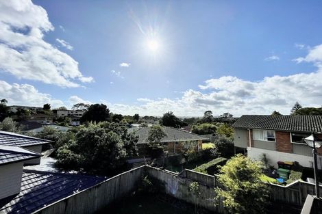 Photo of property in 32 Cron Avenue, Te Atatu South, Auckland, 0610