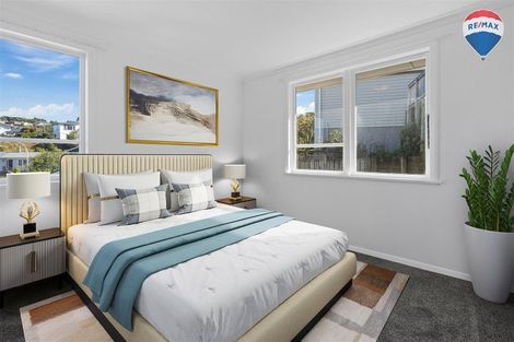 Photo of property in 43 Stewart Drive, Newlands, Wellington, 6037