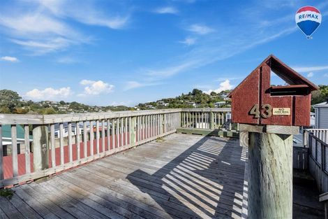 Photo of property in 43 Stewart Drive, Newlands, Wellington, 6037