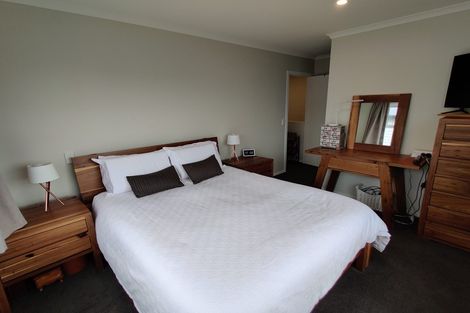 Photo of property in 20u2 Glanmire Road, Newlands, Wellington, 6037