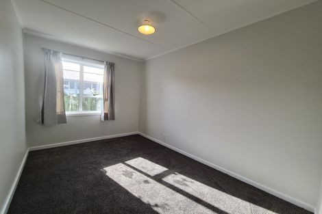 Photo of property in 94 Omata Road, Marfell, New Plymouth, 4310