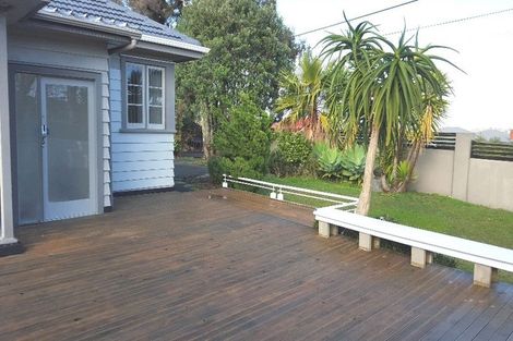 Photo of property in 191 East Coast Road, Castor Bay, Auckland, 0620