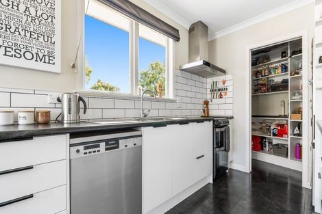 Photo of property in 4 Sequoia Place, Maoribank, Upper Hutt, 5018