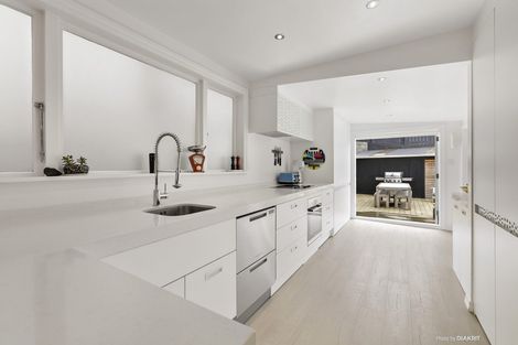 Photo of property in 28 Eden Street, Island Bay, Wellington, 6023