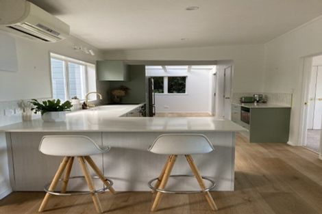 Photo of property in 60 Kauri Point Road, Laingholm, Auckland, 0604