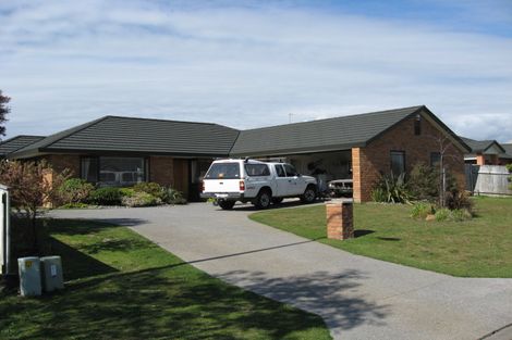 Photo of property in 5 Aburoc Place, Paraparaumu Beach, Paraparaumu, 5032