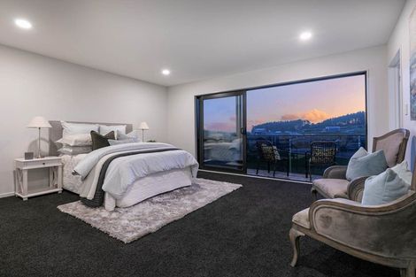 Photo of property in 2 Paparahi Place, Wainui, 0992