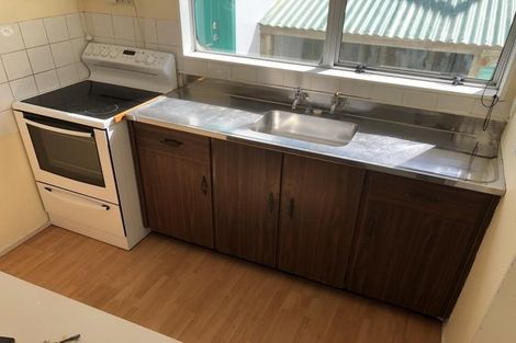 Photo of property in 5a Sunhaven Drive, Newlands, Wellington, 6037