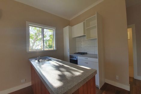 Photo of property in 32 Bonithon Avenue, Moturoa, New Plymouth, 4310