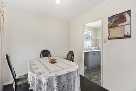 Photo of property in 76 Hindmarsh Street, Henderson, Auckland, 0612