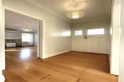 Photo of property in 18 Parkvale Road, Karori, Wellington, 6012
