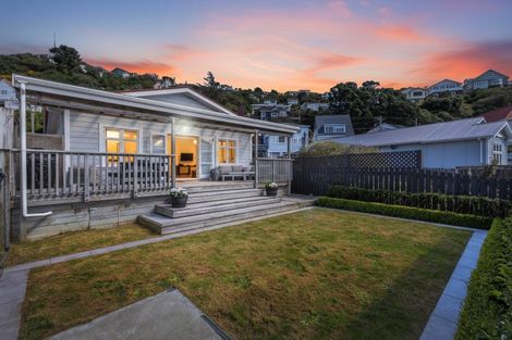 Photo of property in 3 Endeavour Street, Lyall Bay, Wellington, 6022