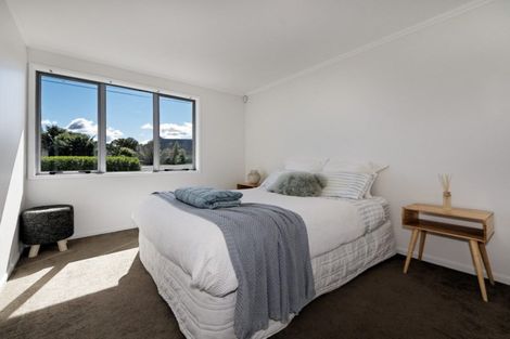 Photo of property in 93 Hobsonville Road, West Harbour, Auckland, 0618
