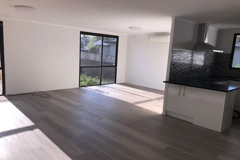 Photo of property in 30 Devonshire Road, Unsworth Heights, Auckland, 0632