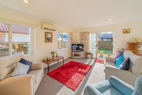 Photo of property in 2 Woodland Mews, Wainuiomata, Lower Hutt, 5014