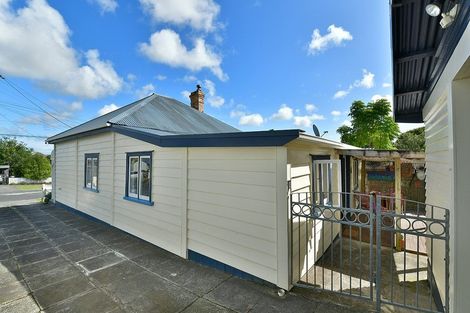 Photo of property in 28 Puriri Street, Helensville, 0800